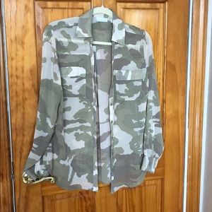 Women’s New York& Company Camo Shirt Size Medium